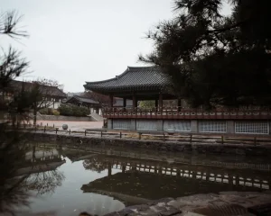 The Smart Palace: Using AR/VR Tours at Gyeongbokgung.