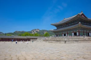 Bowing in Korea: When, How, and Why Travelers Should Know